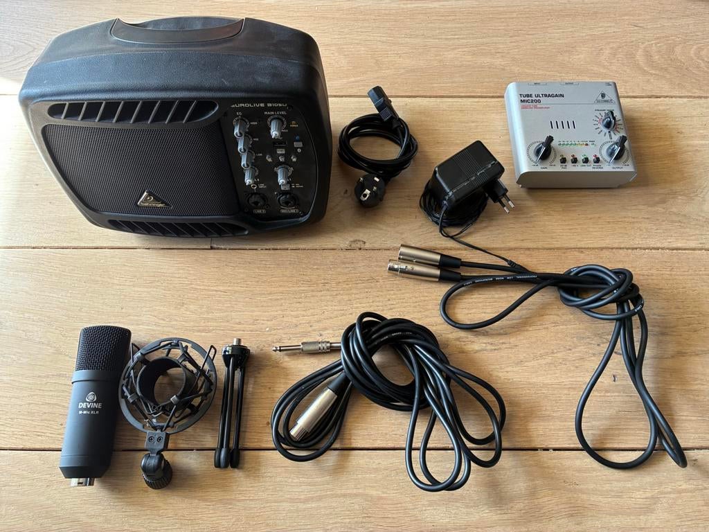 Microfoon (Devine), voorversterker en monitor (Behringer), Ophalen of Verzenden, Zo goed als nieuw, Minder dan 500 watt, Overige typen
