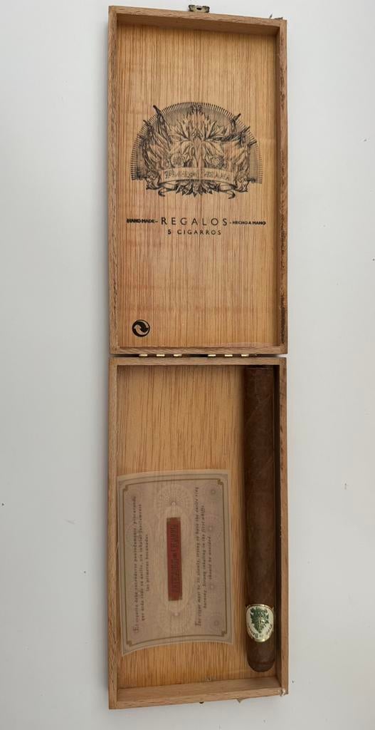 Flor de Besana sigaar in houten kist, Ophalen of Verzenden, Tabaksdoos of Verpakking