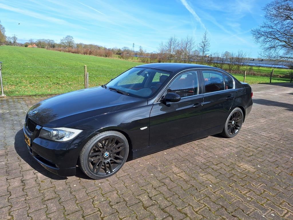 RUILEN OLDTIMER? Nette BMW 330i aut. bj.'05 mooi rood leder!, Auto's, Automaat, Achterwielaandrijving, Zwart, Leder