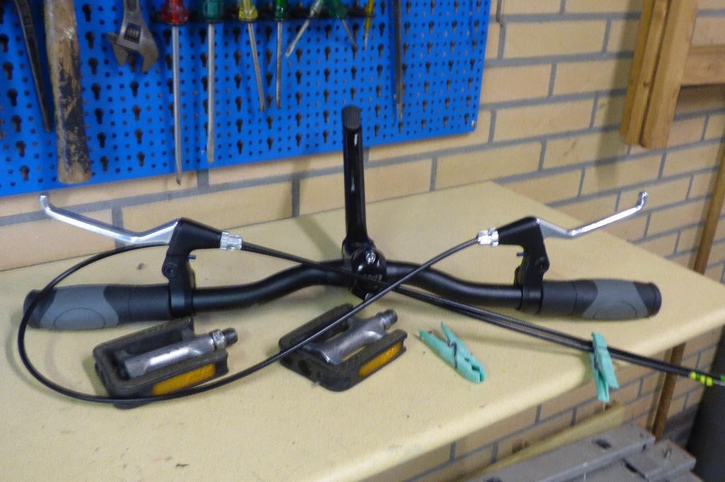 fietsstuur met met verstelbare stuurpen en toebehoren, Fietsen en Brommers, Fietsonderdelen, Ophalen, Stuur, Staal, Zo goed als nieuw