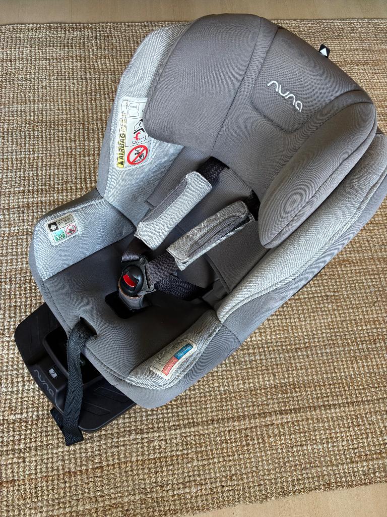 Nuna PRYM draaibaar autostoeltje, Kinderen en Baby's, Autostoeltjes, Verstelbare rugleuning, Gebruikt, 9 t/m 18 kg, Isofix