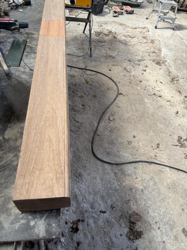 Meranti Balk kozijnhout met kral b14,5 x h10,0, Doe-het-zelf en Verbouw, Ophalen, 25 tot 50 mm, Zo goed als nieuw, 200 tot 250 cm