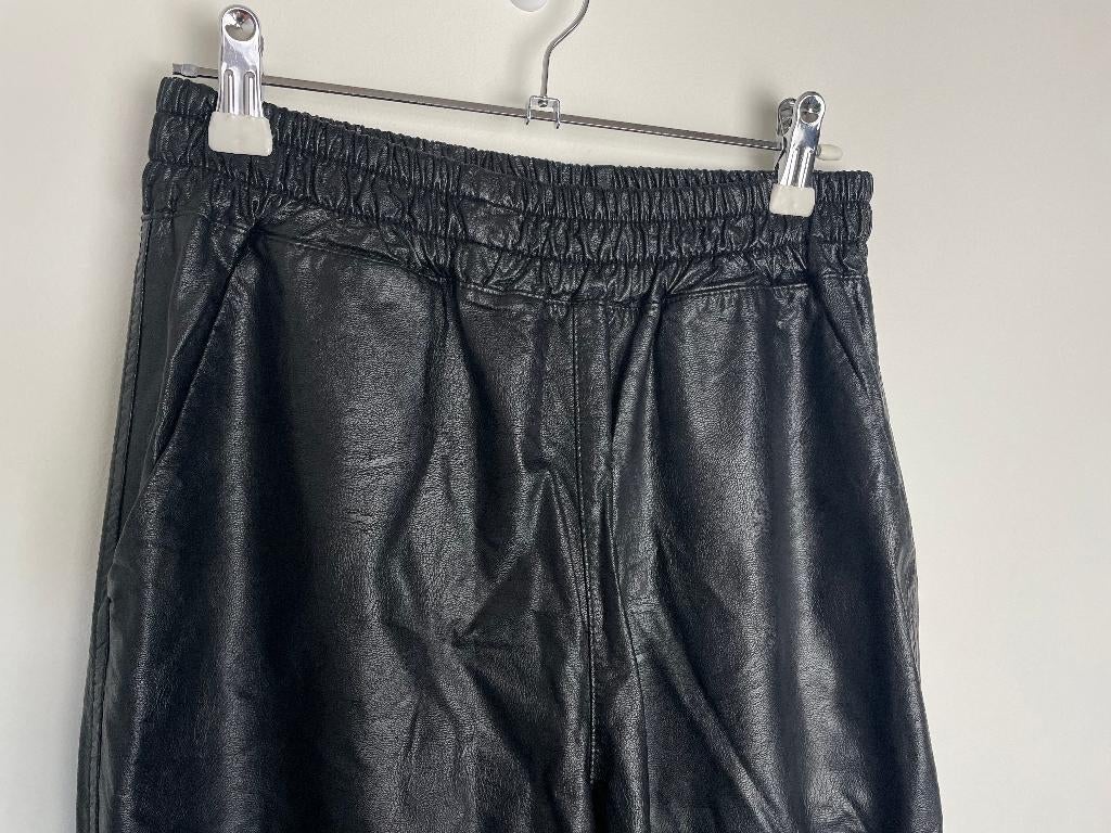 Rinascimento zwarte jogger broek imitatieleer maat S, Maat 38/40 (M), Via Pratese 85, Pistoia, Toscane 51100, Zwart, Rinascimento