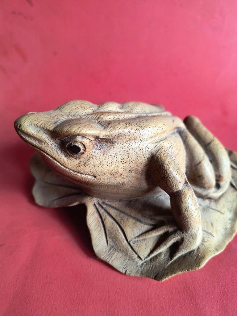 Houten handgesneden kikker op blad, Antiek en Kunst, Ophalen of Verzenden