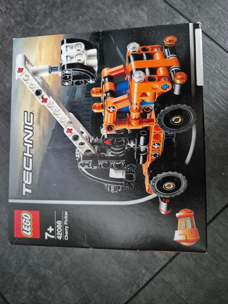 Lego Technic 42088 Cherry Picker - Compleet met doos, Ophalen of Verzenden, Zo goed als nieuw, Complete set, Lego