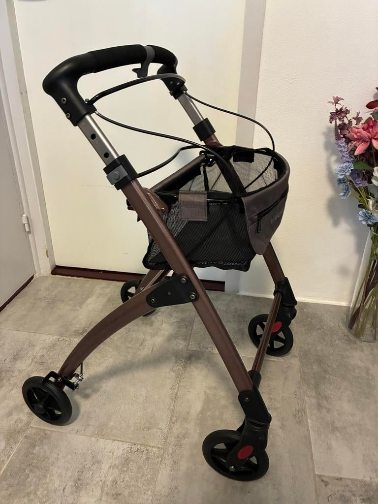 Te koop WheelzAhead Rollator - Lichtgewicht - Voor Binnen, Ophalen, Lichtgewicht, Zo goed als nieuw