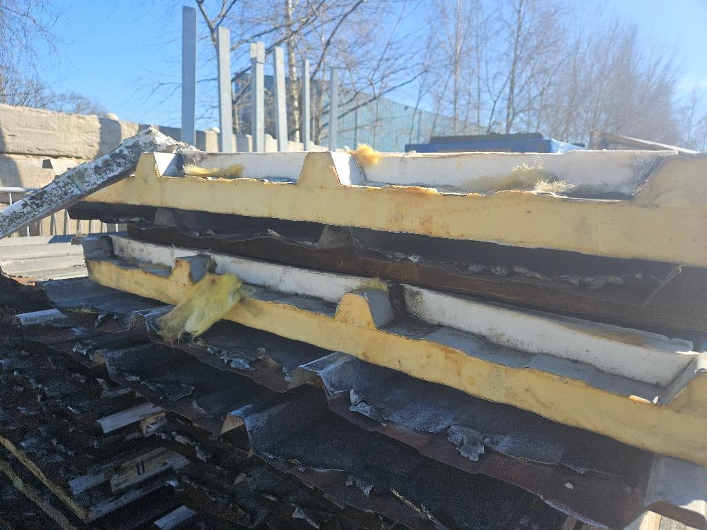 Geïsoleerde dak platen Kingspan sandwichpanelen ( 258 ), Ophalen, 50 tot 100 mm, Zo goed als nieuw, Nb