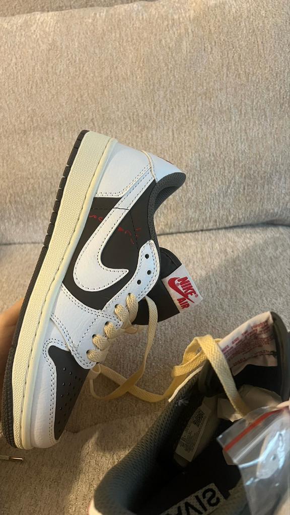 Travis Scott x Nike Air Jordan 1 Low Mocha Maat 36, Ophalen of Verzenden, Nieuw, Bruin, Sneakers of Gympen