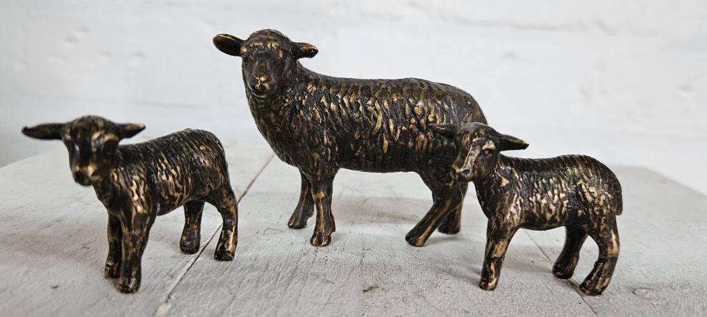 SCHAAP MET 2 LAMMETJES / bronzen beeld, Ophalen of Verzenden, Nieuw, Boerderijdier, Beeldje of Figuurtje