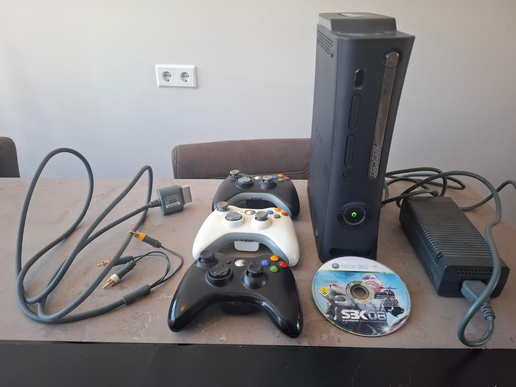Xbox 360 met 3 controllers en 1 spel, 360 Elite of Super Elite, Ophalen of Verzenden, 120 GB, Met 3 controllers of meer