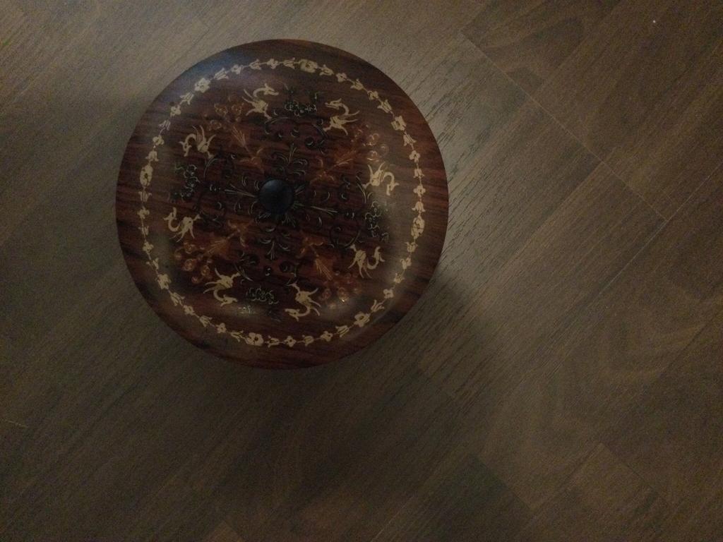 Houten schaaltje, Ophalen, Zo goed als nieuw