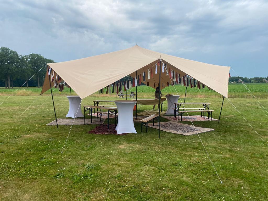Stretchtent / partytent te huur incl. gratis statafels, Hobby en Vrije tijd, Feestartikelen | Verhuur, Ophalen of Verzenden, Geboorte of Huwelijk