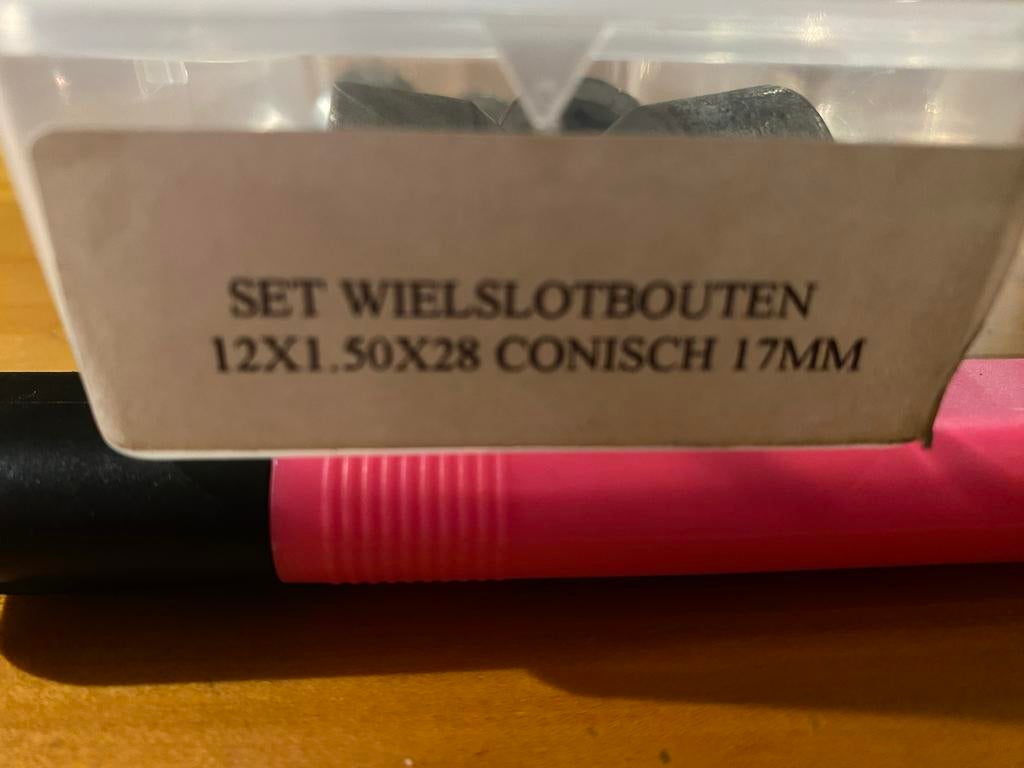 BRM Wielslotbouten 12x1.50x28 Conisch 17mm, Ophalen of Verzenden, Gebruikt