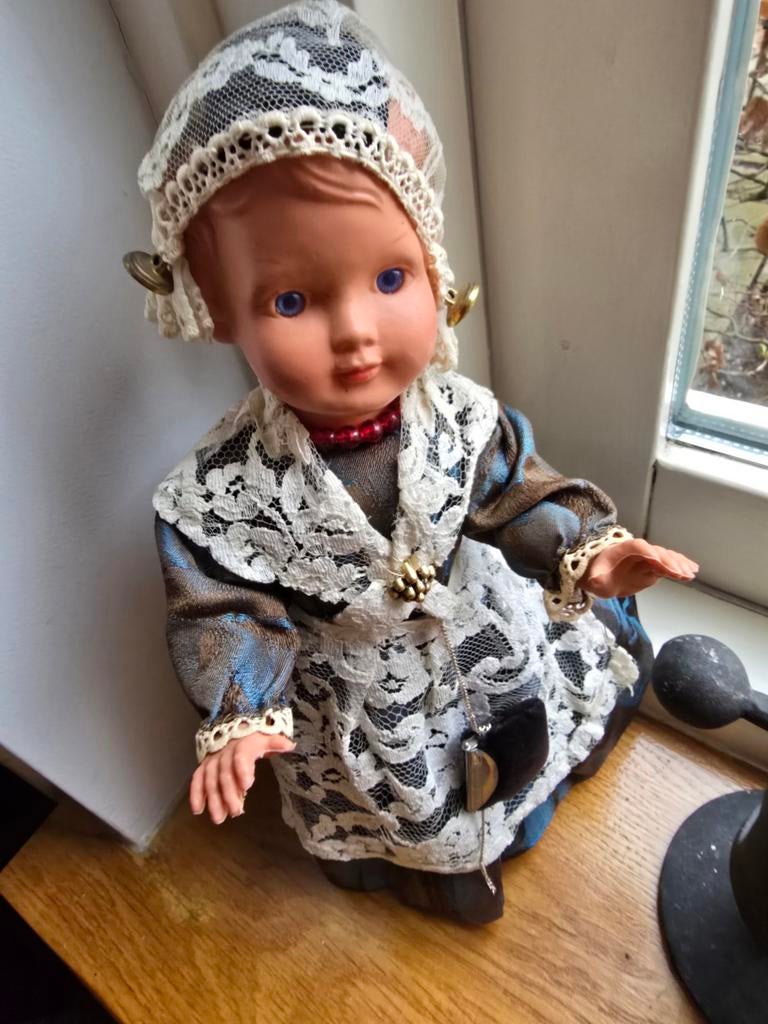 Popje in klederdracht, Verzamelen, Poppen, Ophalen of Verzenden