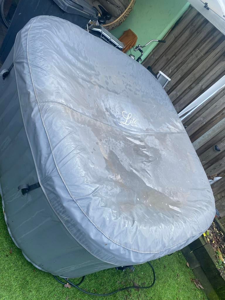 Opblaasbare Jacuzzi met Ingebouwde Pomp - 4 Personen, Ophalen of Verzenden, Gebruikt, Pomp, Opblaasbaar