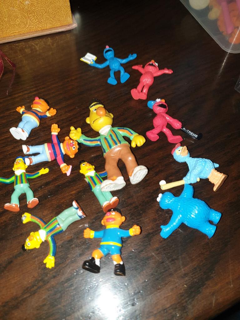 Bert en ernie kleine poppetjes, Ophalen