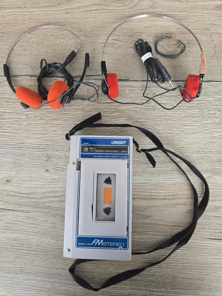 Vintage Unisef V2 Walkman: retro cassettespeler en FM-radio, Ophalen of Verzenden, Walkman