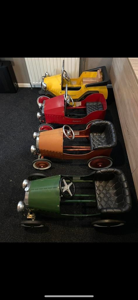 Metalen trapauto’s., Ophalen