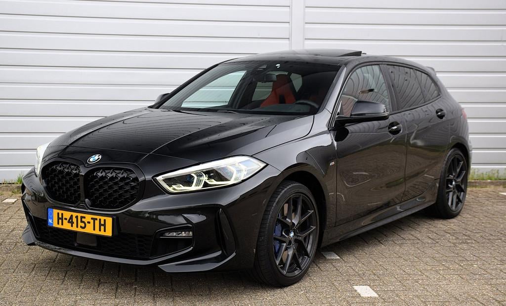 BMW 1-serie 118i High Executive Edition*1e eig*M-Pakket*Pano, Gebruikt, Zwart, 3 cilinders, 695 kg