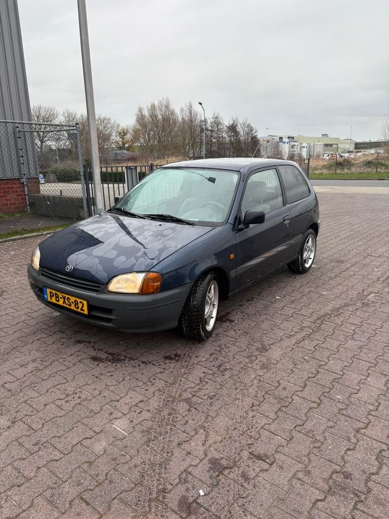 Toyota Starlet 1.3 16V AUT 1996 Blauw, Auto's, Automaat, 4 cilinders, Starlet, Origineel Nederlands