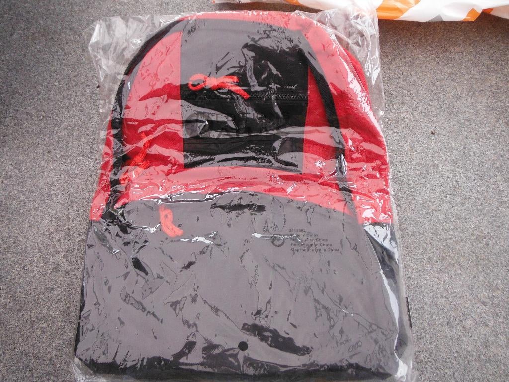 nieuwe leuke zwart / rode stevige rugzak, Overige merken, Verzenden, 25 tot 40 cm, Nieuw