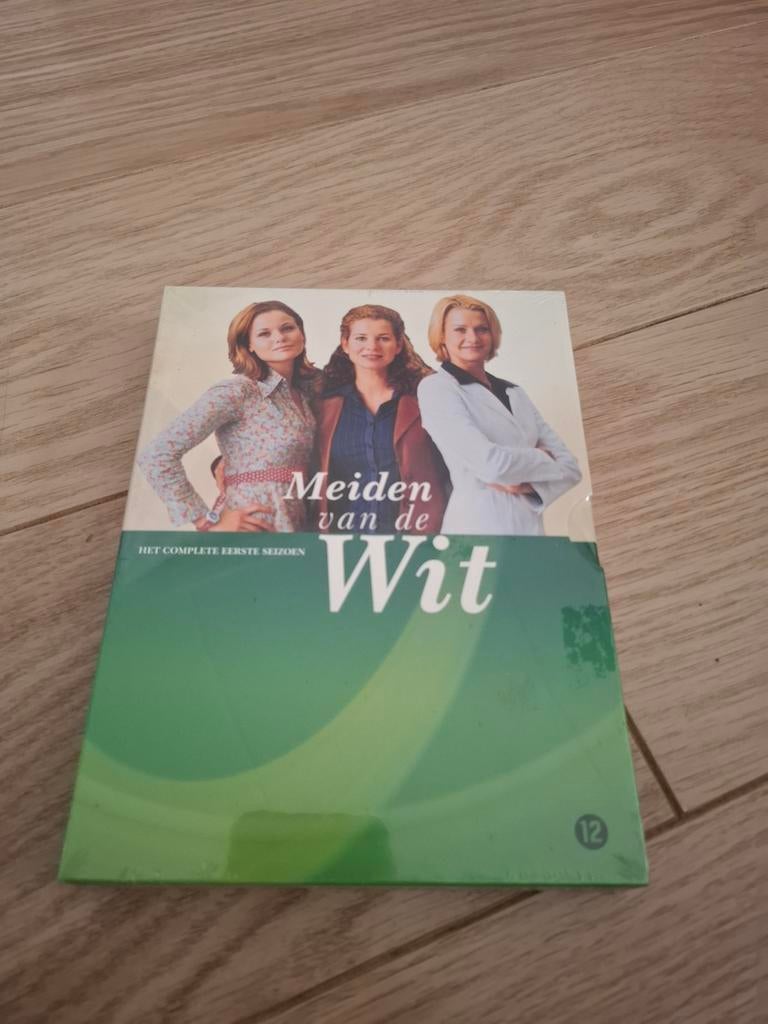 Meiden van de wit het complete eerste seizoen ( 2004 ), Ophalen of Verzenden, Nieuw in verpakking, Vanaf 12 jaar, Boxset