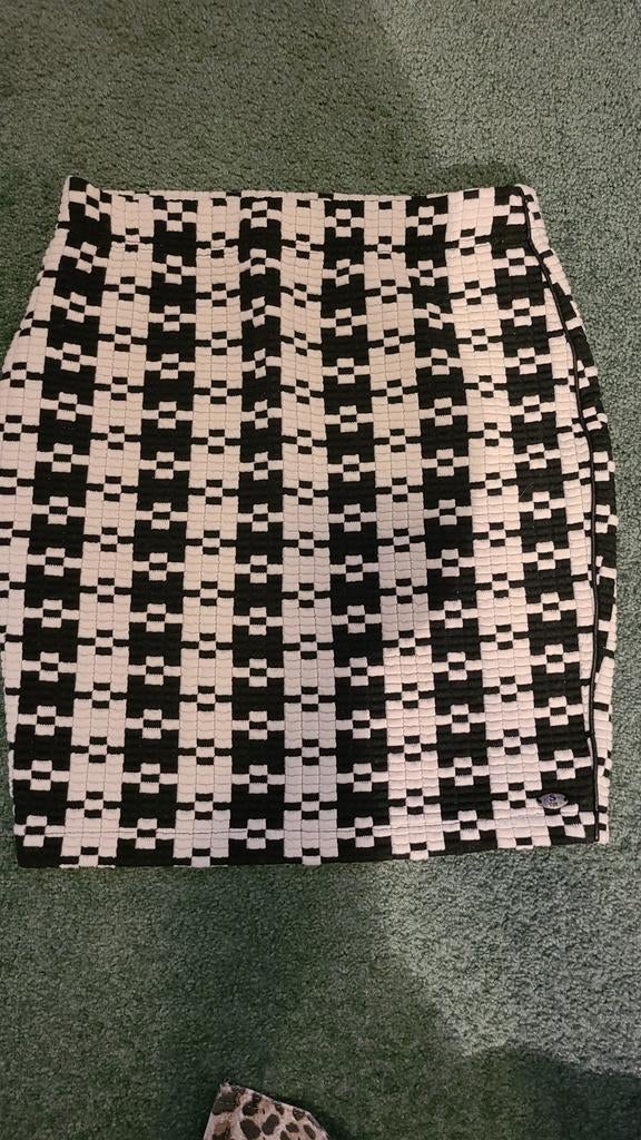 Dames rokje geruit, Ophalen of Verzenden, Zo goed als nieuw, Zwart, Boven de knie