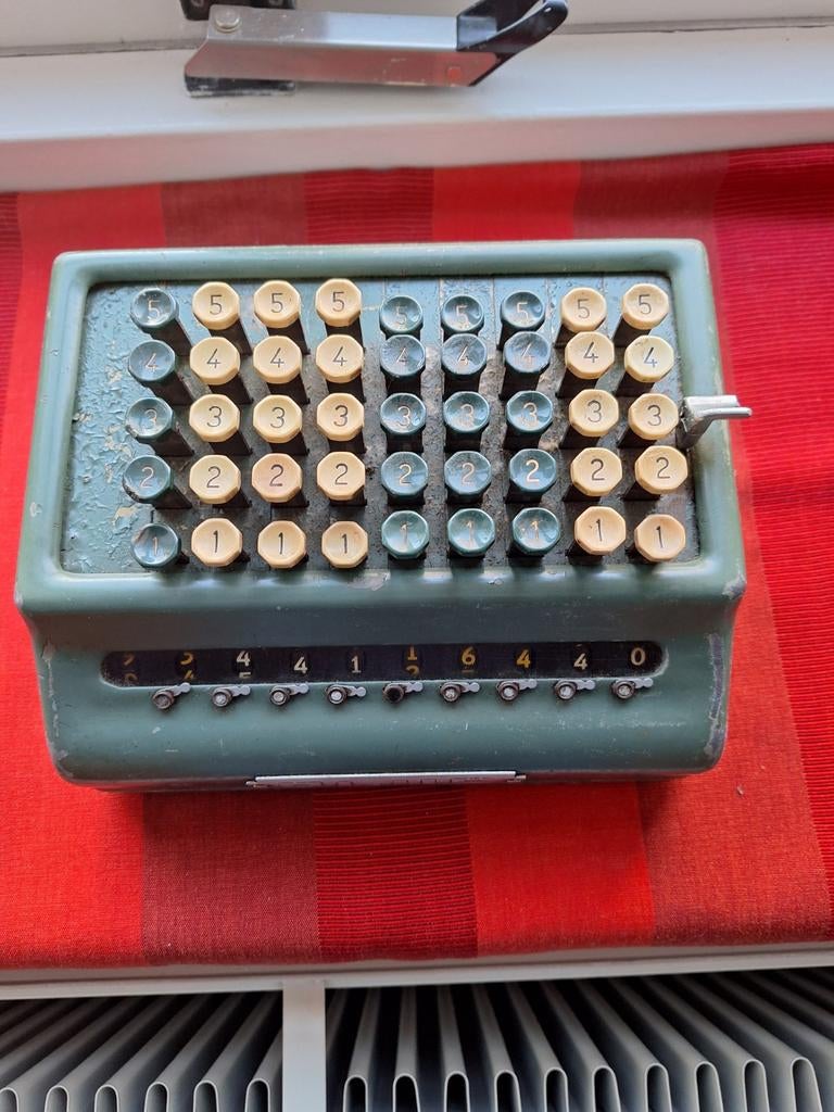 Vintage PLUS Rekenmachine, Antiek en Kunst, Antiek | Kantoor en Zakelijk, Ophalen of Verzenden