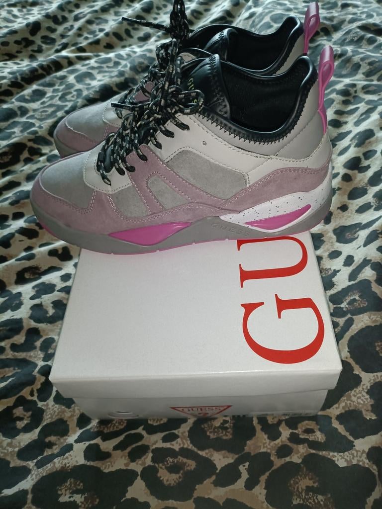 Guess Sneakers - mt 38 Nieuw, Guess, Ophalen of Verzenden, Grijs, Sneakers of Gympen