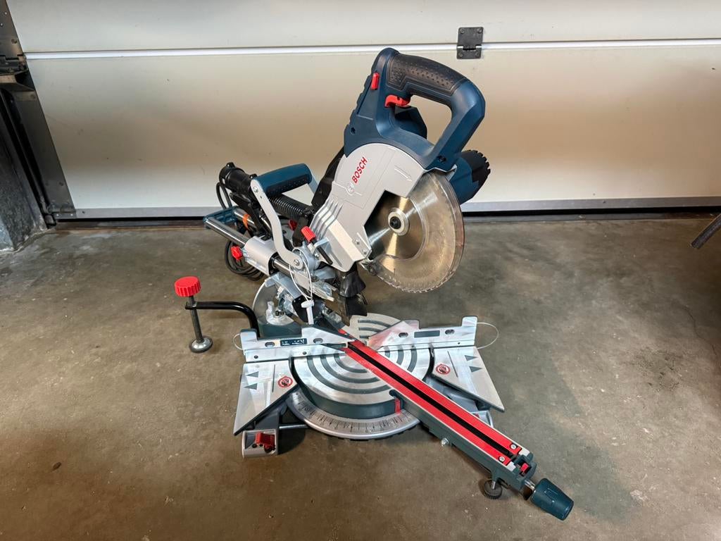 Bosch GCM 8 SJL zaagmachine, Doe-het-zelf en Verbouw, Gereedschap | Zaagmachines, Zo goed als nieuw, Afkortzaag, 1200 watt of meer