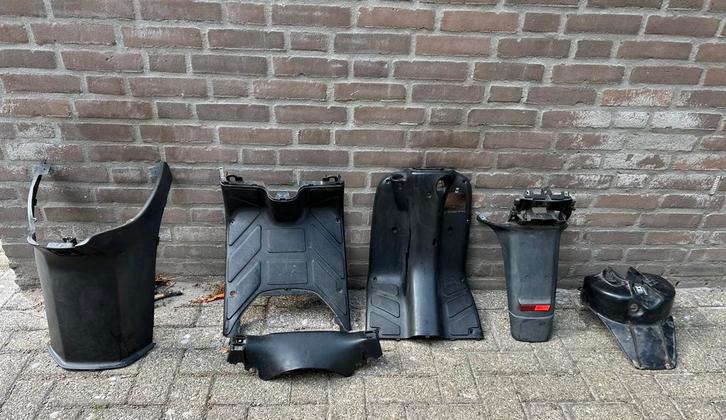 typhoon binnenkappen set (Onderdelen) puch gilera piaggio, Fietsen en Brommers, Scooters | Piaggio, Ophalen of Verzenden, Zo goed als nieuw