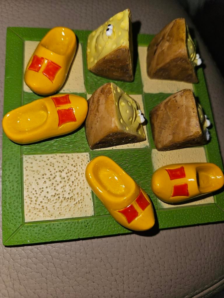Boter, Kaas en Eieren spel met kaas en klompen, Een of twee spelers, Onbekend, Ophalen of Verzenden, Zo goed als nieuw