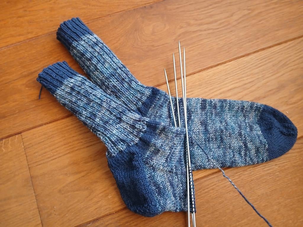 Gebreide sokken van sokkenwol. 75% wol. Maat 43/44/45, Eigen gebreide sokken, Overige kleuren, Verzenden, Nieuw