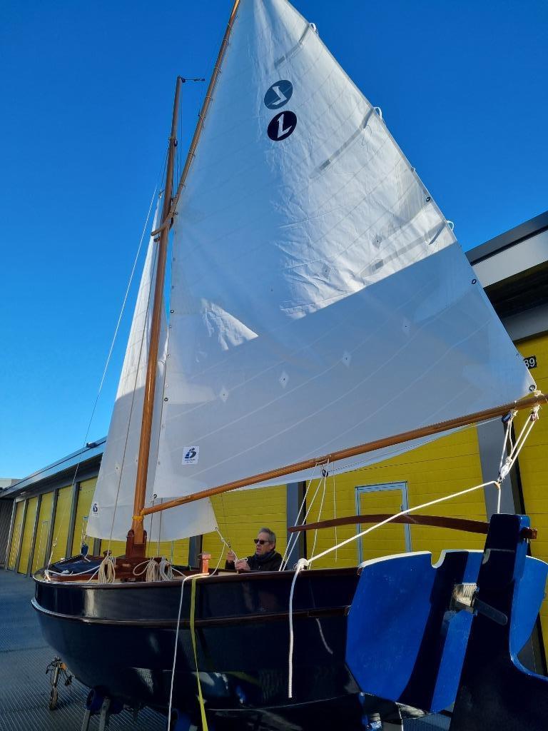 Zeilsloep type Lylou, Watersport en Boten, Sloepen, Nieuw, Tot 10 pk, 3 tot 6 meter, Binnenboordmotor, Elektrisch, Hout, Ophalen