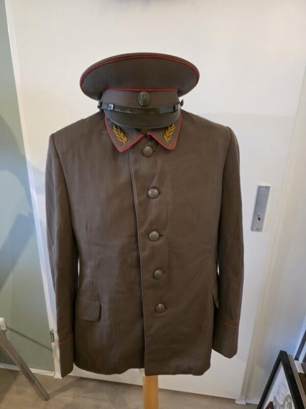 Sovjet Generaals veld tuniek (jas en pet), Ophalen of Verzenden, Landmacht, Overige gebieden, Kleding of Schoenen