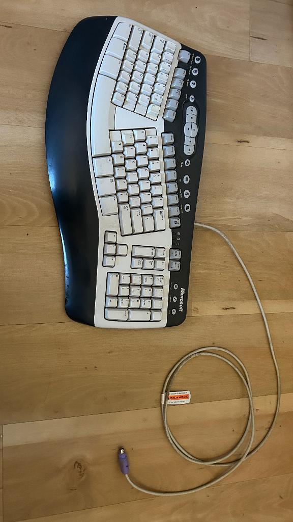 Microsoft natural multimedia keyboard toetsenbord ps/2, Computers en Software, Toetsenborden, Ophalen of Verzenden, Gebruikt