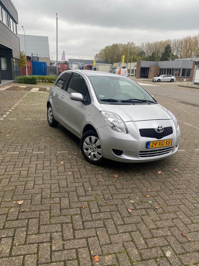 Toyota Yaris 1.0 12V Vvt-i 3DR Terra 2007 Grijs, Voorwielaandrijving, 527 kg, 750 kg, Origineel Nederlands