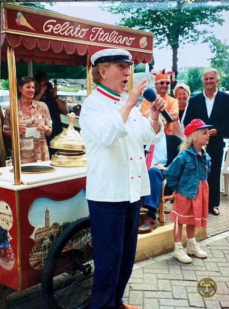 Antieke Italiaanse ijskar voor catering, Ophalen