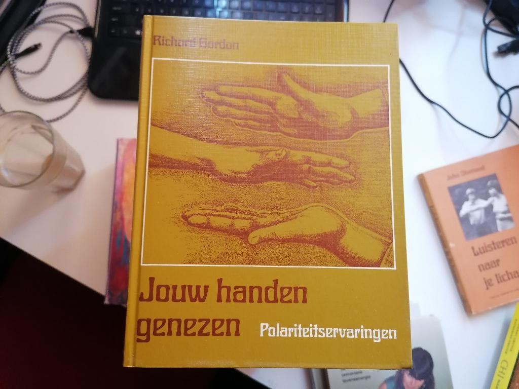 Jouw handen genezen polariteitservaringe New Age ANKH HERMES, Boeken, Verzenden, Gelezen, Schrijver: Richard Gordon Patricia Meuws Wim Erve Meg Studer