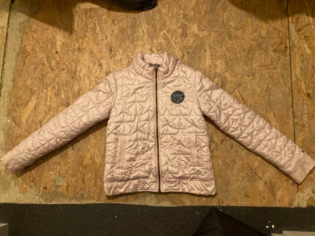 Tommy Hilfiger Jas - Maat 140 - Lichtroze, Ophalen of Verzenden, Zo goed als nieuw, Meisje, Overige typen