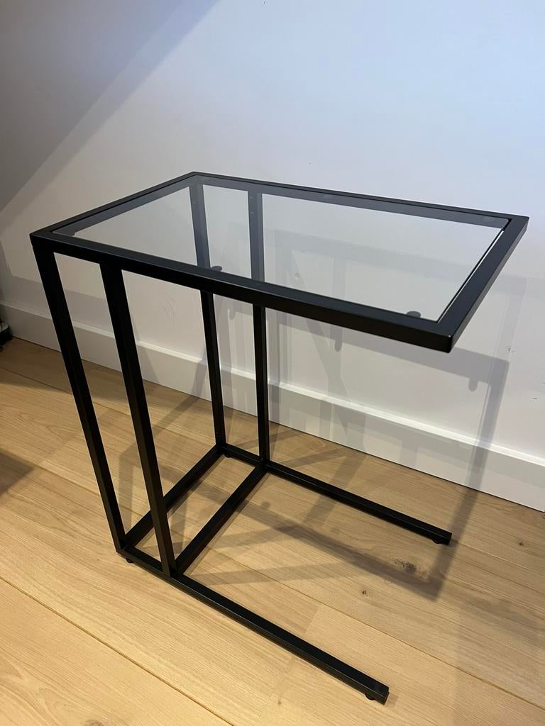 Ikea bijzet tafel VITTSJÖ Laptophouder, zwartbruin/glas,, Ophalen, 50 tot 100 cm, Glas, Zo goed als nieuw