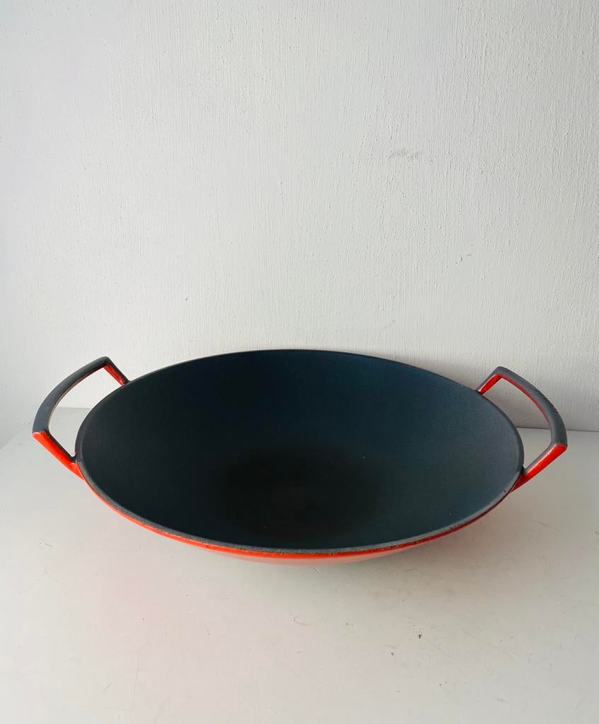 Le Creuset rood gietijzeren wok/pan (36 cm) met deksel, Huis en Inrichting, Keuken | Potten en Pannen, Gebruikt, Gietijzer, Frankrijk