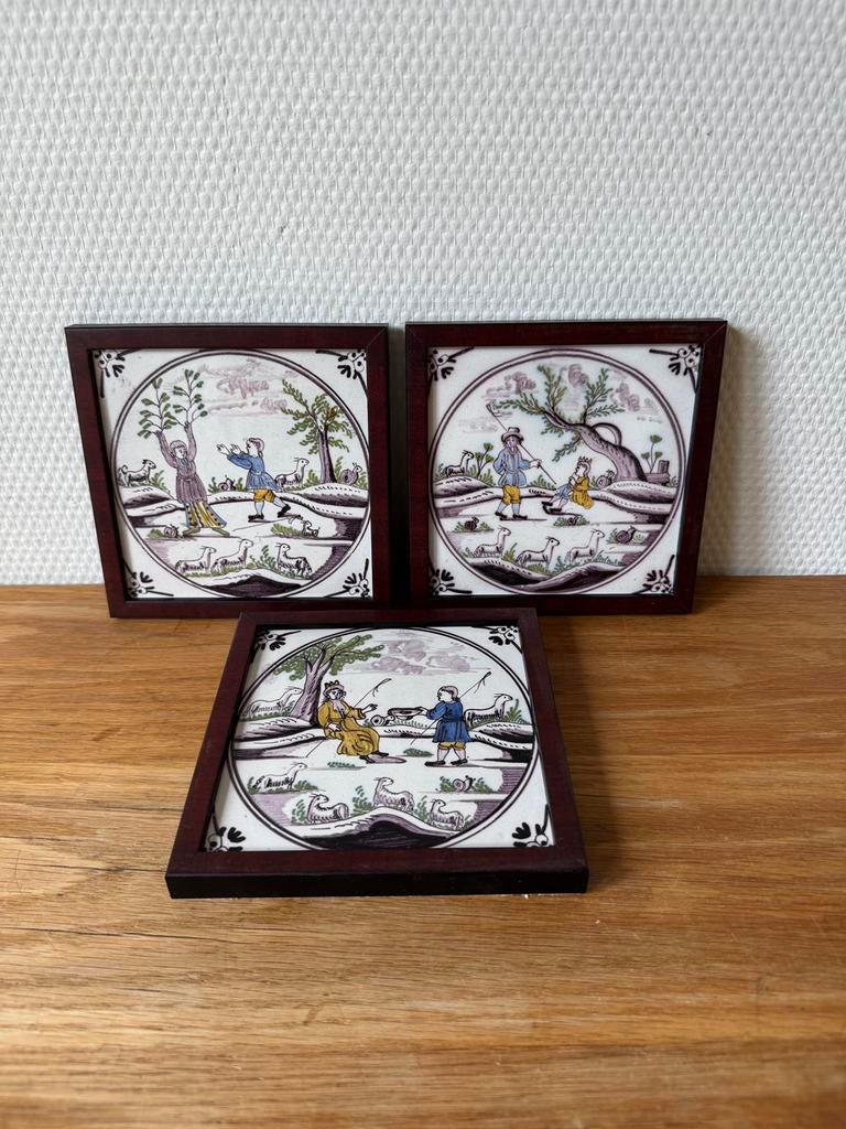 3 Antieke Tegels uit Delft, eind 18e Eeuws, Gekleurd, Antiek en Kunst, Ophalen of Verzenden