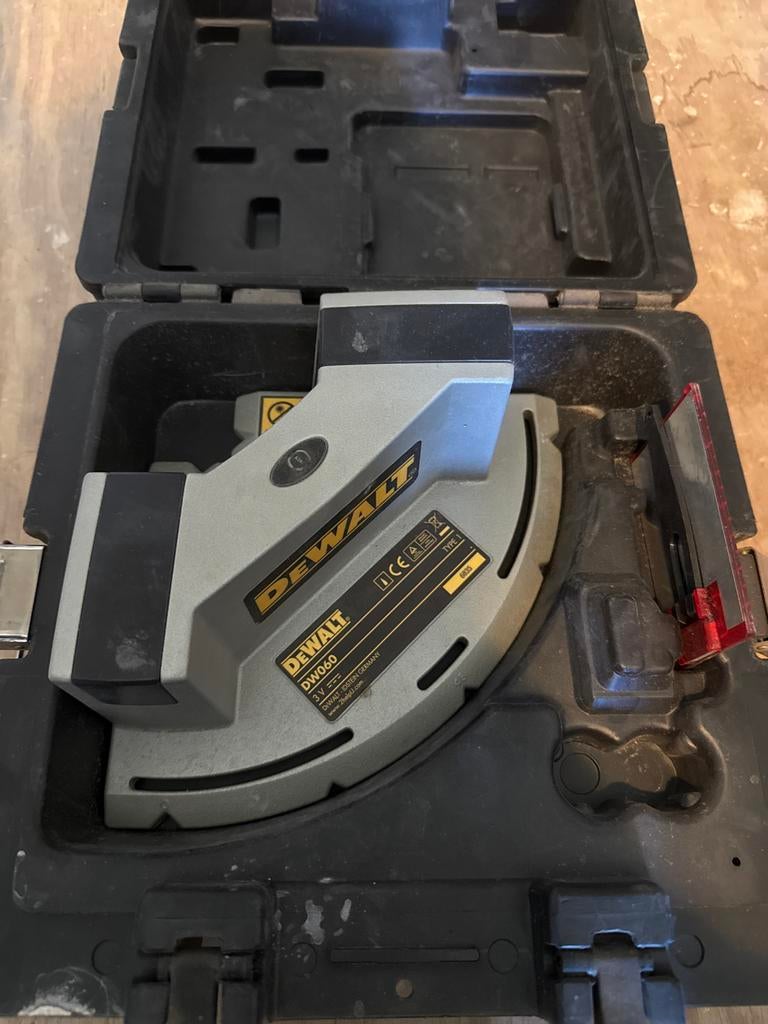 DeWalt DW060 Haakse Laser - Perfect voor nauwkeurig meten, Ophalen of Verzenden, Gebruikt, Overige meters