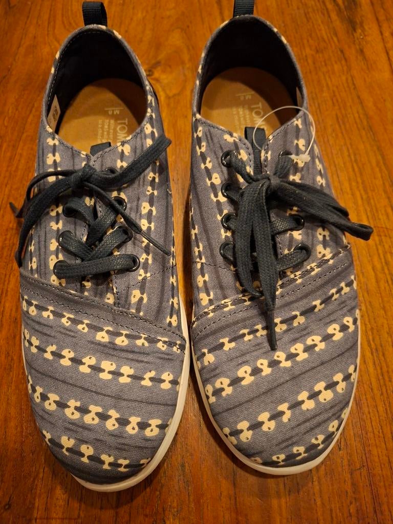TOMS Sneakers met patroon - Maat 40,5, Kleding | Dames, Schoenen, Blauw, Ophalen of Verzenden, TOMS, Sneakers of Gympen