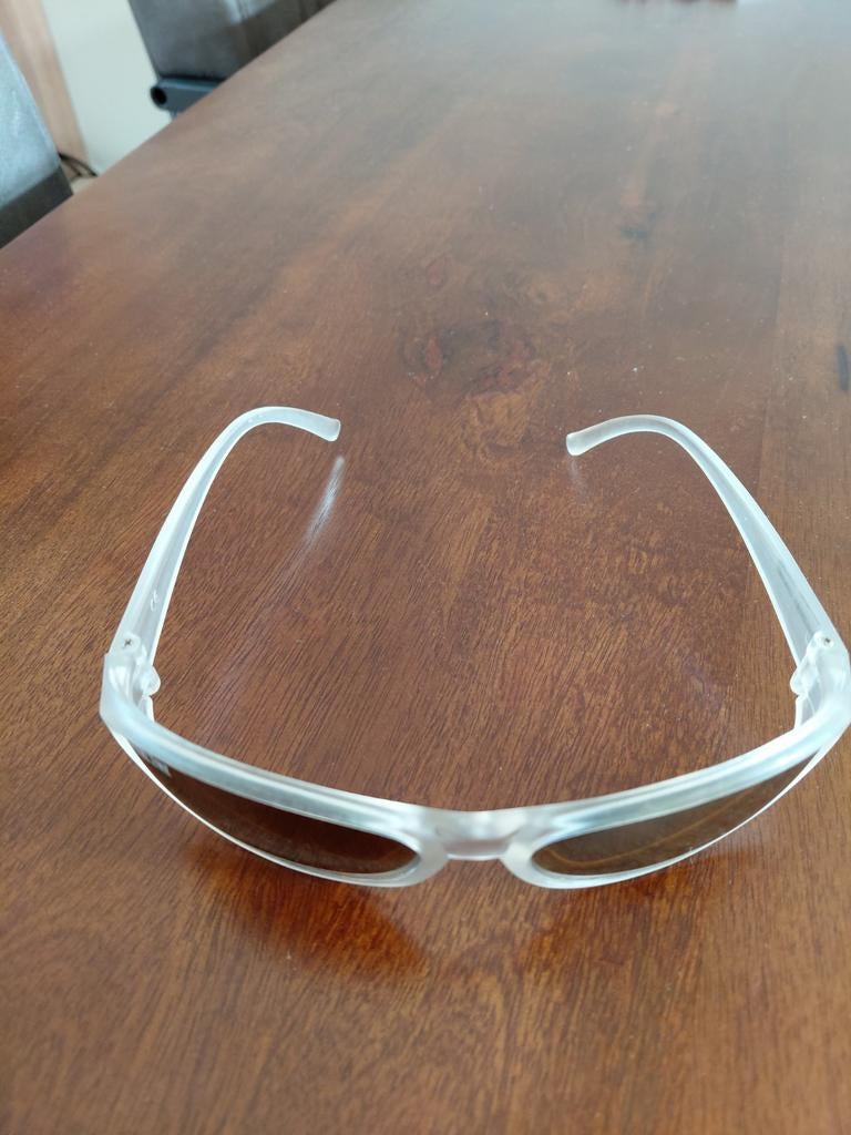 Stijlvolle zonnebril met transparant montuur, Overige merken, Zonnebril, Overige kleuren, Ophalen of Verzenden