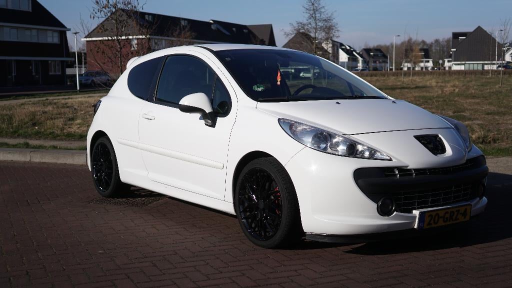 Peugeot 207 1.6 Turbo 170PK, Auto's, Peugeot, Voorwielaandrijving, 4 cilinders, 4 stoelen, Alcantara