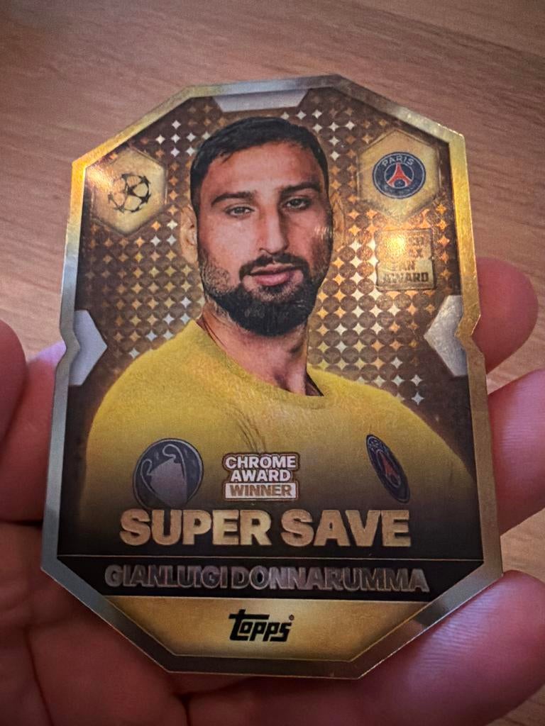 Gianluigi Donnarumma Super Save Chrome Award Topps, Ophalen of Verzenden, Zo goed als nieuw, Losse kaart, Foil