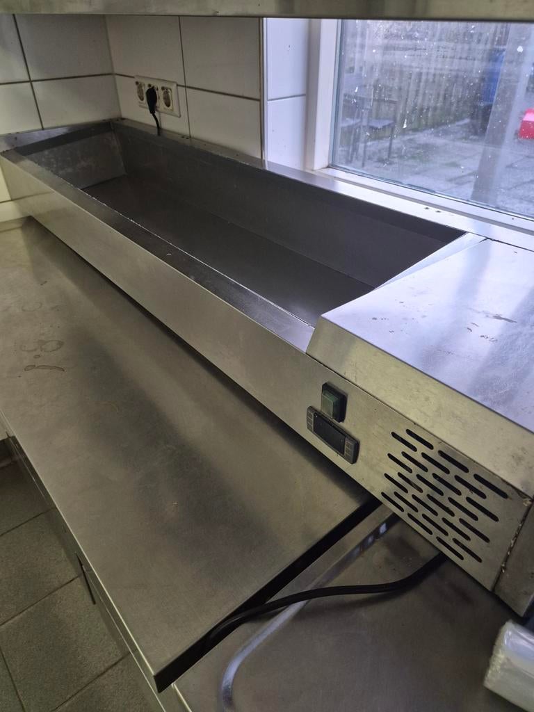 Saladierre / opzet vitrine 160 cm breed, Ophalen