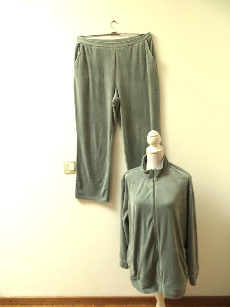 Q29 C&A velours huispak pastel groen XL 46/48, Kleding | Dames, Huispakken, Maat 46/48 (XL) of groter, Ophalen of Verzenden, Zo goed als nieuw